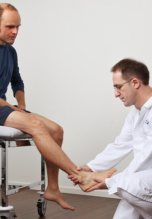 Examen du pied et de la cheville par l’orthopédiste